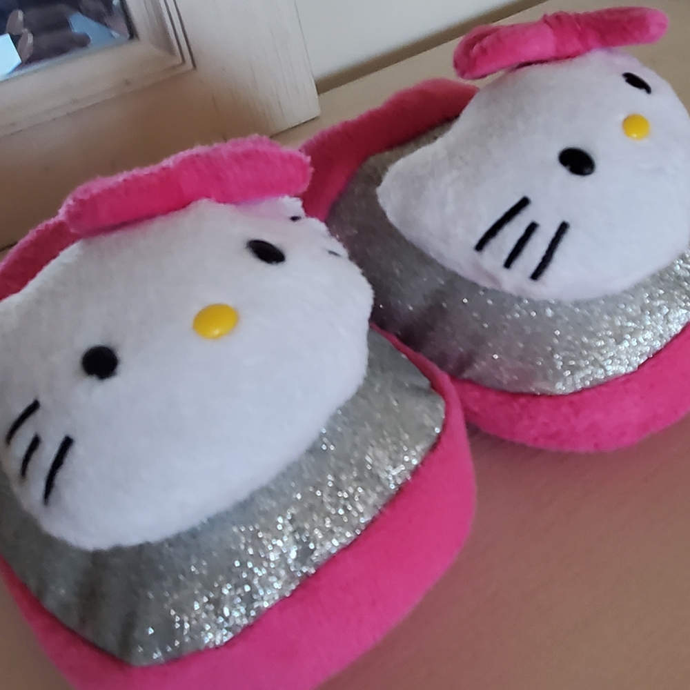 HELLO KITTY SAMRIO GIRLS SLIPPERS SZ 2-3 - Picture 11 of 11